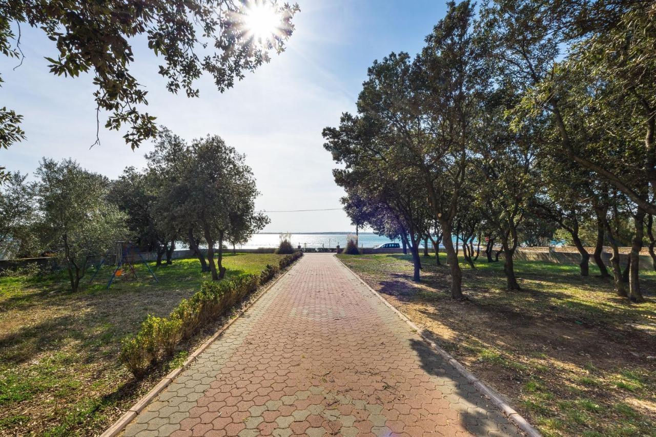 Apartments By The Sea Vrsi - Mulo, Zadar - 5951 外观 照片