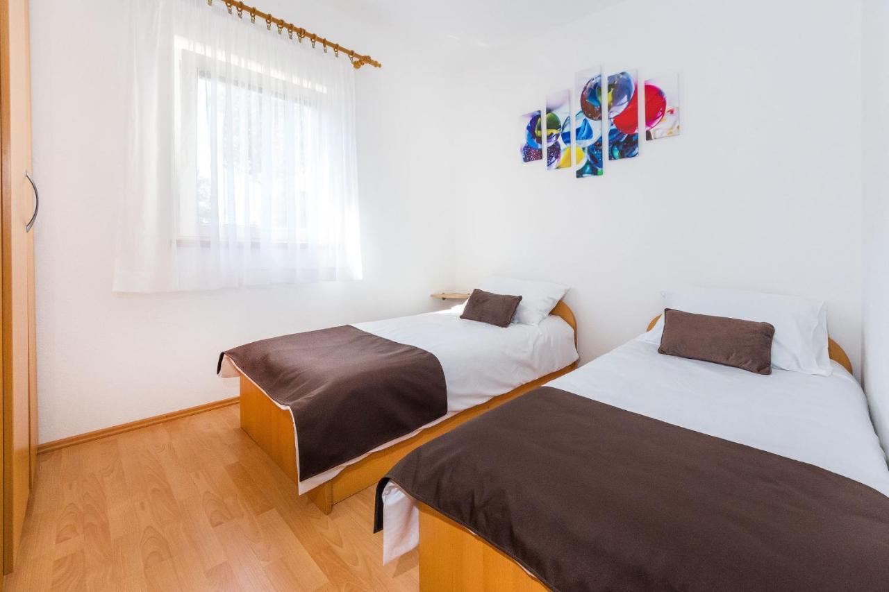 Apartments By The Sea Vrsi - Mulo, Zadar - 5951 外观 照片